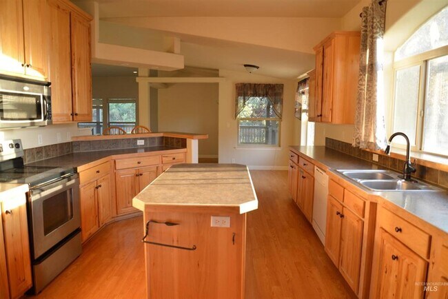Primary Photo - Beautiful open concept home located on Cle...