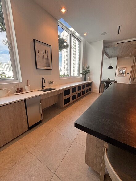 Building Photo - 221 NE 19th St