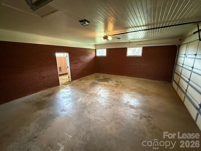 Building Photo - 3171 N Nc 16 Business Hwy