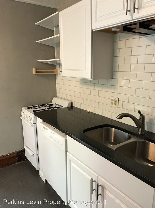 Building Photo - 735 Quincy St NE