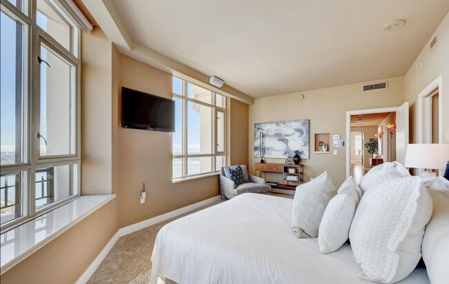 Building Photo - 700 W Harbor Dr