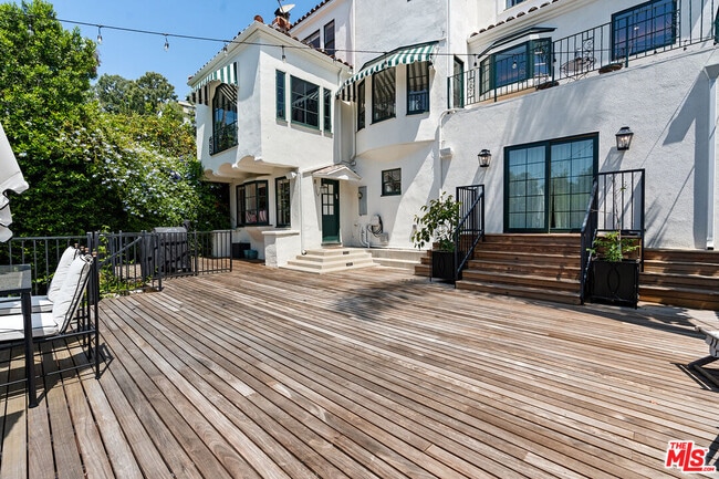 Building Photo - 7918 Hillside Ave