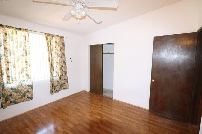 Building Photo - 3 Bedroom 2 Bathroom