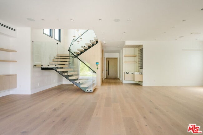 Building Photo - 4087 Kraft Ave