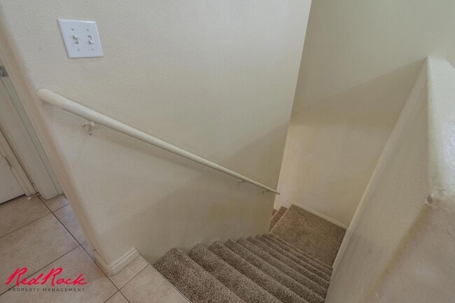 Building Photo - Fresh Carpet! Spacious 5-Bedroom Townhome