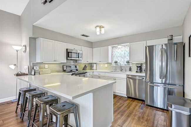 Building Photo - 21600 Zachary Dr