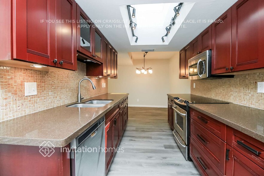 Building Photo - 334 W La Jolla Dr
