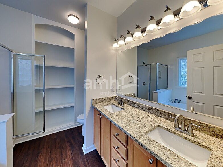 Building Photo - 821 Maurepas Dr