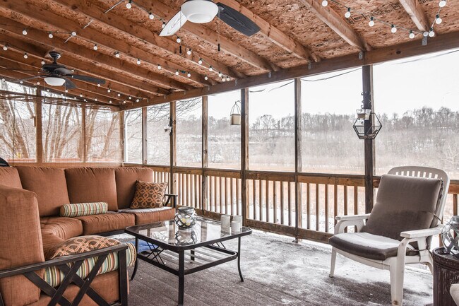 Building Photo - Pet Friendly Home on Half Acre Lot!