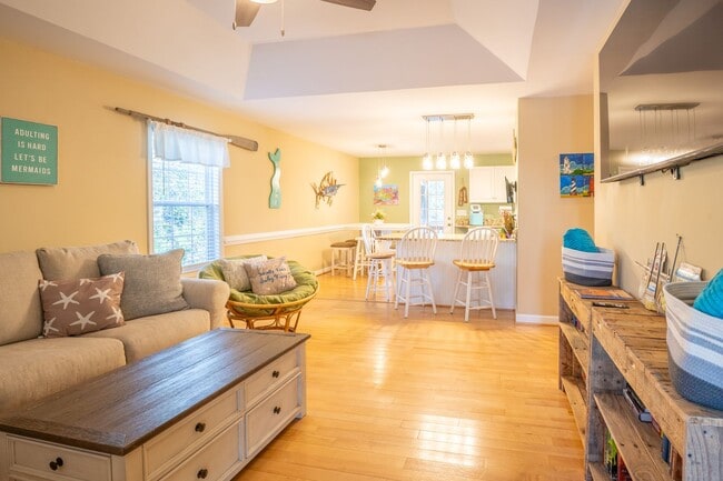 Building Photo - HOT TUB ANYONE?  THIS OFF-SEASON RENTAL IS AVAILABLE NOV-FEB '27
