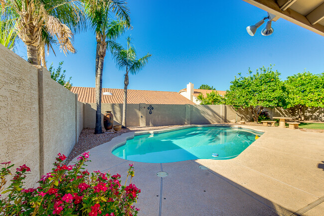 Building Photo - Stunning 5 BR 3 Bath in ideal Scottsdale l...