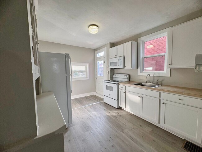 Building Photo - 22 E Jackson St