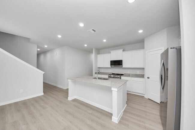 Building Photo - 473 Shoreview Dr