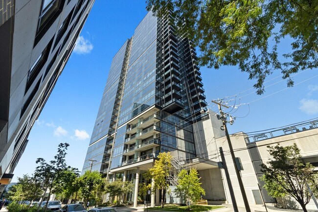 Building Photo - 860 W Blackhawk St