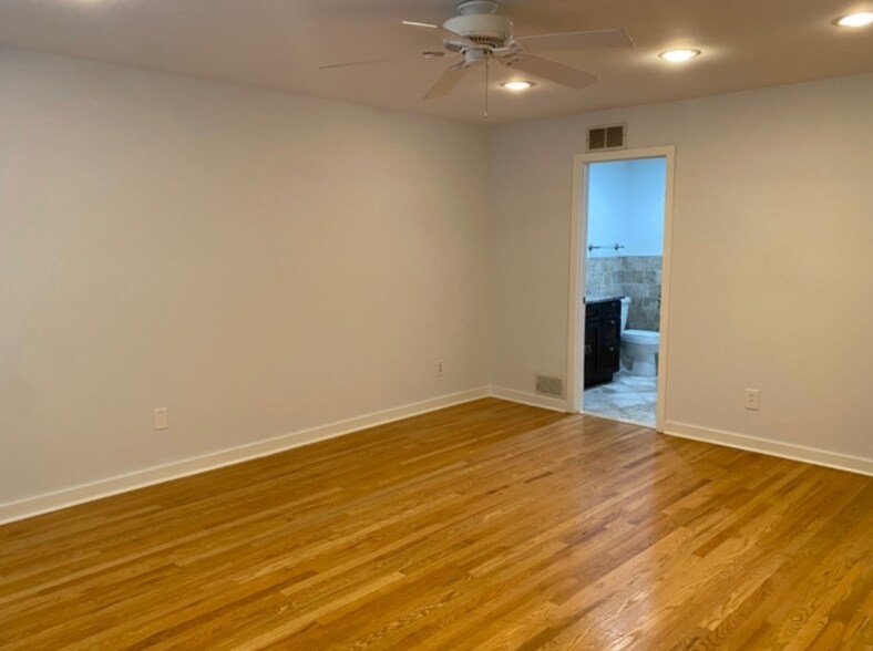 Building Photo - 261 Hedgerow Rd