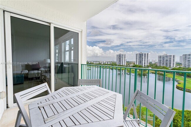 Building Photo - 20000 E Country Club Dr