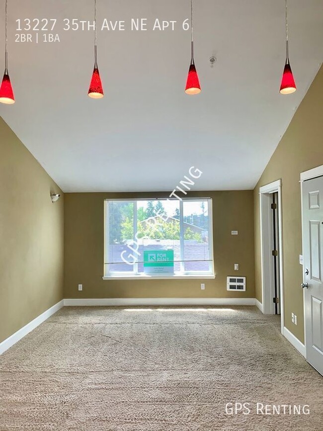 Building Photo - Top floor Condo filled with light