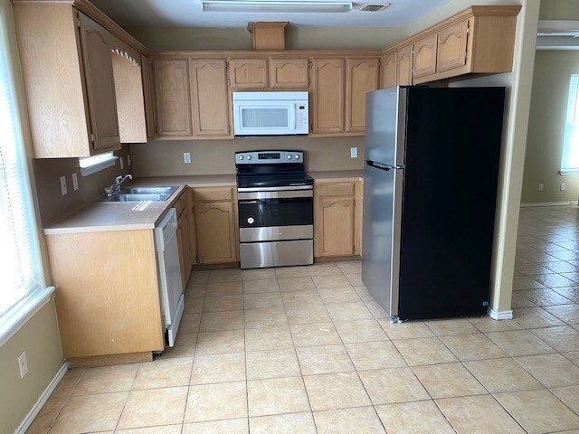 Primary Photo - 2601 Cervantes Ave