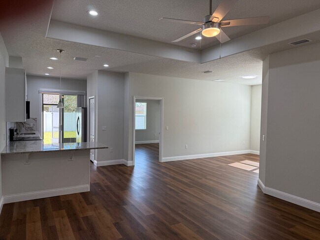 Building Photo - Brand new 3/2/1 with screed in porch and f...