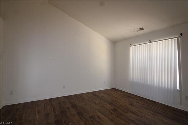 Building Photo - 2133 Rindle Dr