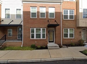 Building Photo - 6 Bond St