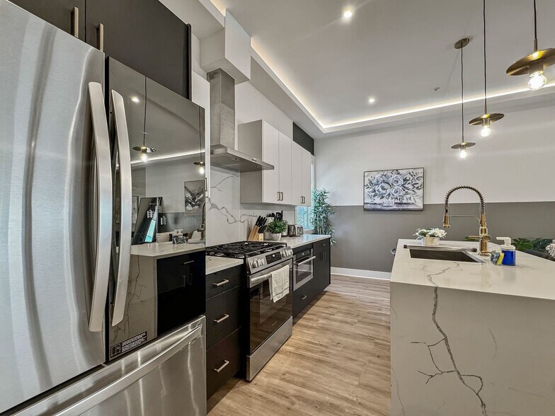 Building Photo - 1731 N Fitzhugh Ave