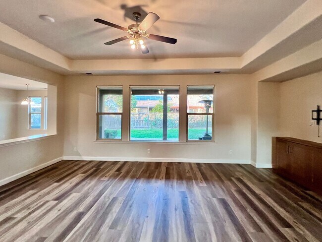 Building Photo - $2,895 Barstow & De Wolf, 4 Bedroom House - Dennis Ave. Clovis / Energy Efficient Smart Home