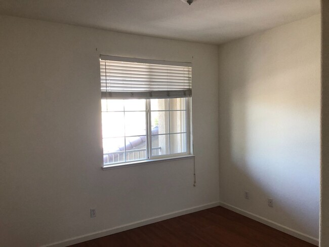 Building Photo - Spacious Folsom Parkway Home Near Park wit...