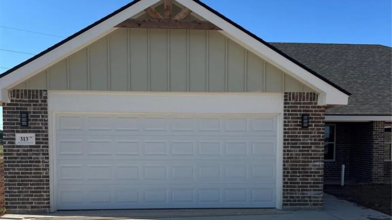 Primary Photo - 313 Woodstock Ln