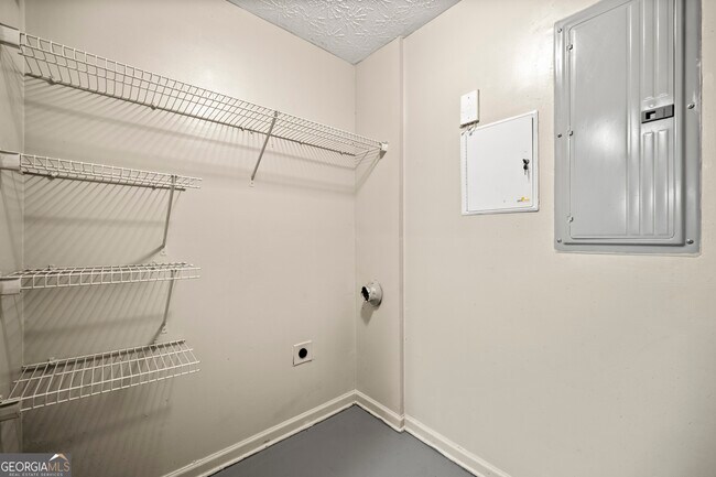 Building Photo - 9202 Fairington Ridge Cir