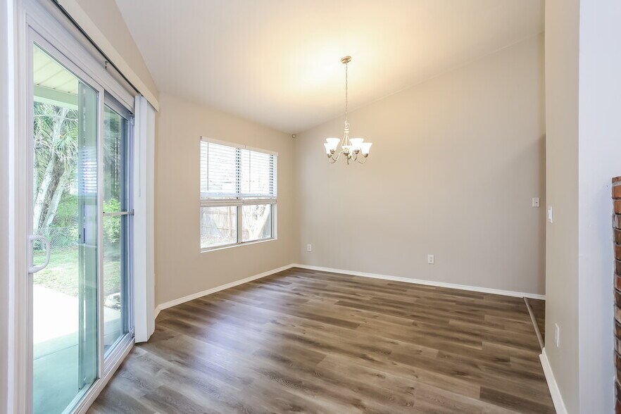 Building Photo - 12755 Serenade Cir N