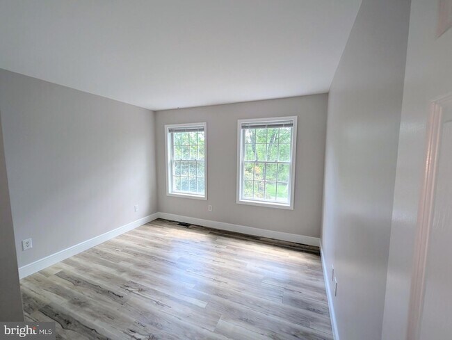 Building Photo - 114 Lenape Dr