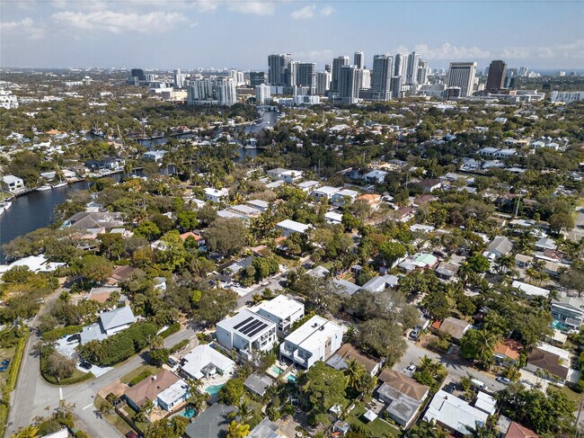 Building Photo - 811 SW 10th Terrace