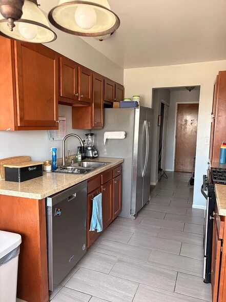 Building Photo - 1301 S Finley Rd