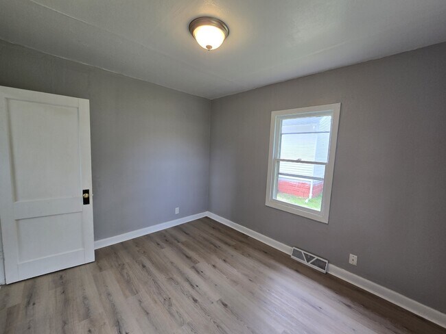 Building Photo - 512 Maynard Ave