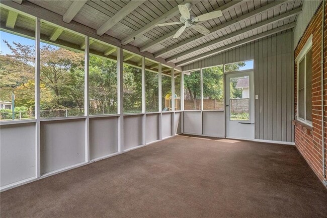 Building Photo - 1225 Laurel Hill Dr