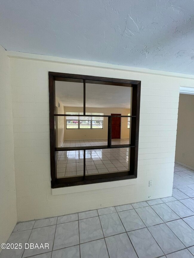 Building Photo - 525 Tarragona Way