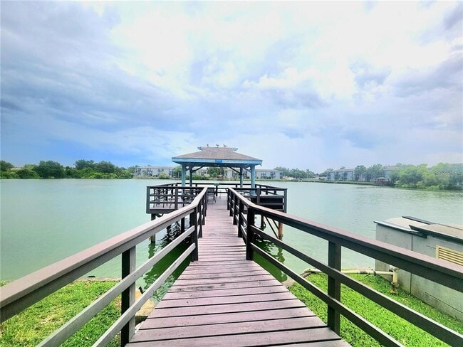 Building Photo - 11485 Oakhurst Rd