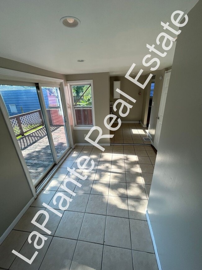 Building Photo - 3510 Wallwerth Dr