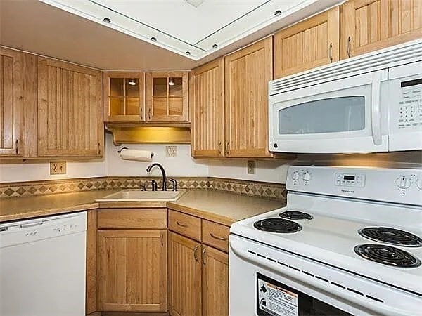 Building Photo - 140 Pleasant St