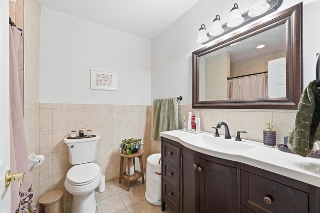 Building Photo - 62 Monroe St