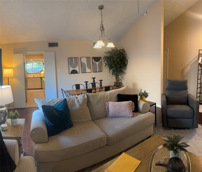 Building Photo - 3127 Pecan Point Dr