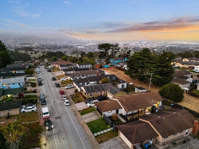 Building Photo - 2501 Fleetwood Dr
