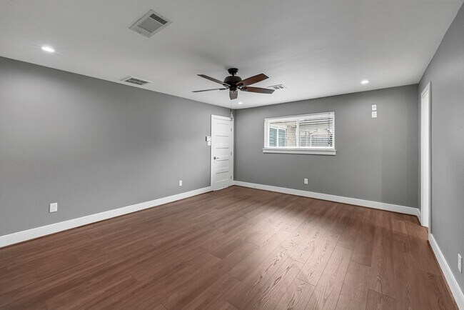 Building Photo - 4738 Whispering Falls Dr