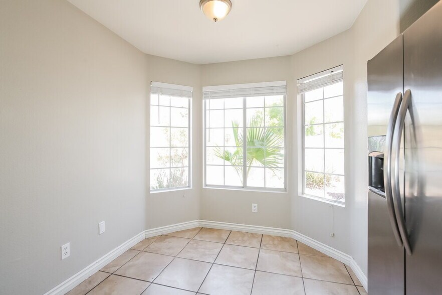Building Photo - 4565 Savin Cir