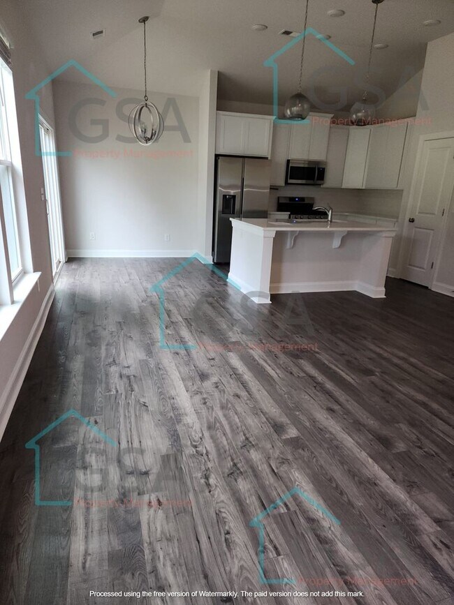Building Photo - 3 Bedroom Home Available!