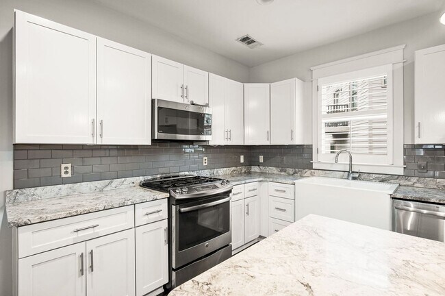 Building Photo - Awesome 3BR/3.5BA Craftsman Cottage in Chesterfield!