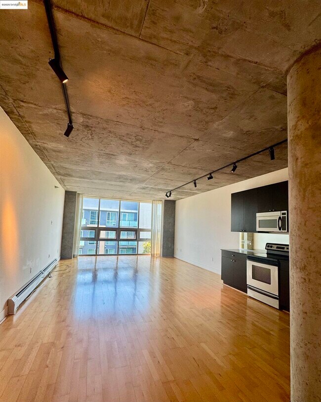Building Photo - 311 Oak St