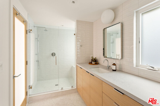 Building Photo - 500 Amalfi Dr