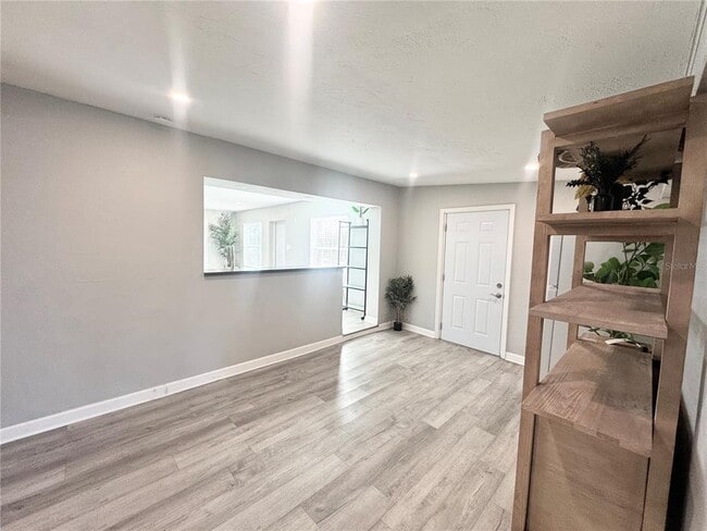 Building Photo - 3913 S Shade Ave